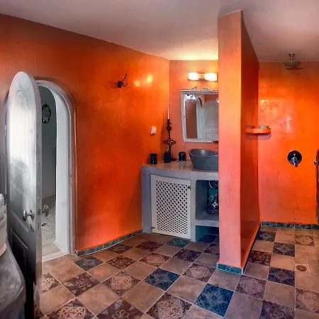 Heliophos Boutique Caves Oia