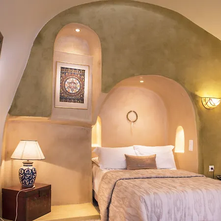 Heliophos Boutique Caves 4*