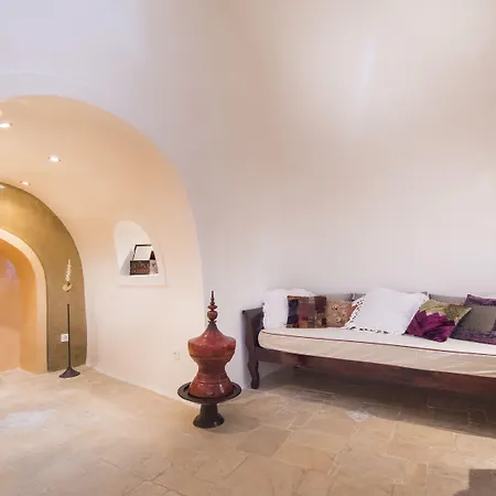 Heliophos Boutique Caves 4* أويا