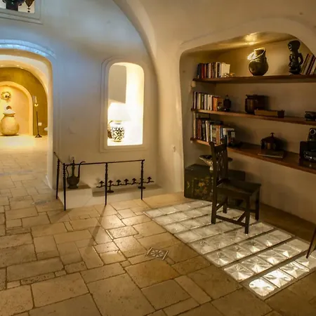 Heliophos Boutique Caves 4*