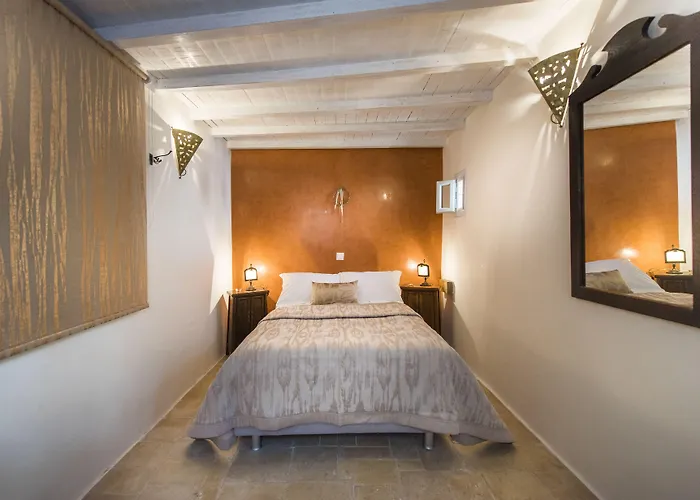 Heliophos Boutique Caves 4* أويا