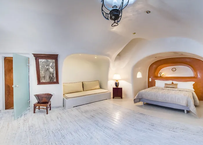 Heliophos Boutique Caves 4* أويا