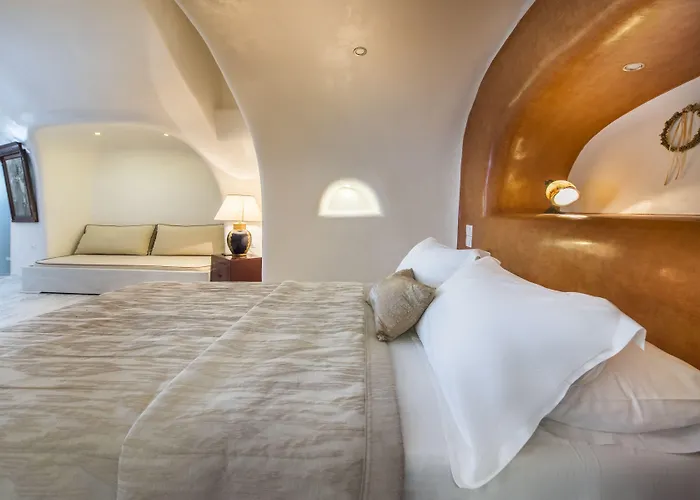 Heliophos Boutique Caves 4* أويا