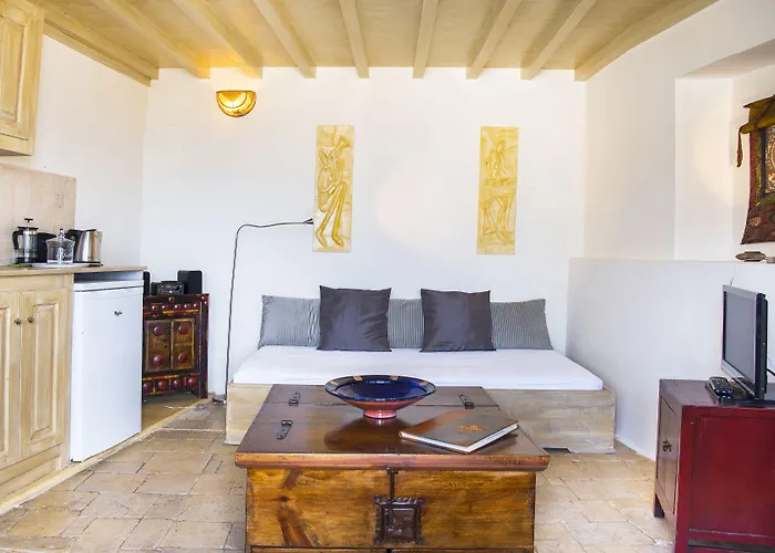 Heliophos Boutique Caves 4* أويا