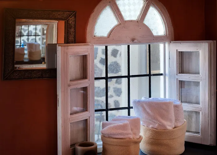 Heliophos Boutique Caves أويا