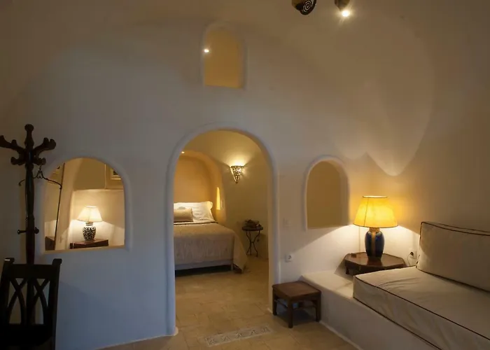 Heliophos Boutique Caves 4* أويا