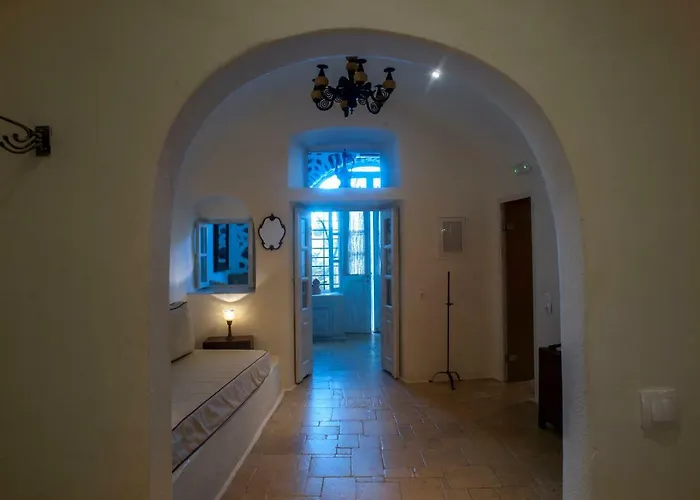 Heliophos Boutique Caves 4* أويا