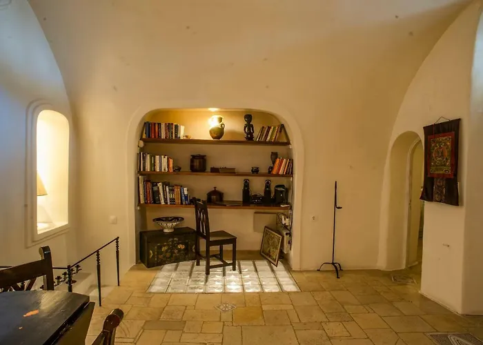 Heliophos Boutique Caves 4* أويا