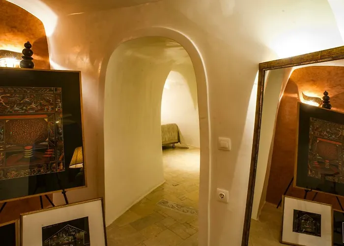 Heliophos Boutique Caves أويا