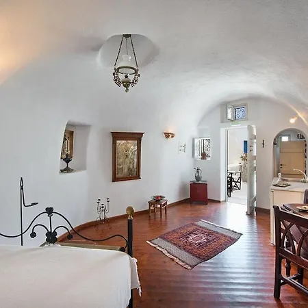 Heliophos Boutique Caves Aparthotel Oia (Santorini)