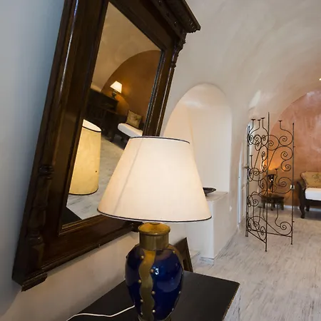 Heliophos Boutique Caves Aparthotel Ia