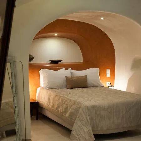 Heliophos Boutique Caves 3* Oia (Santorini)