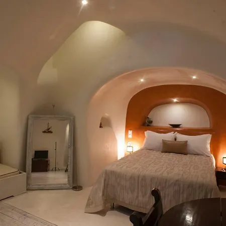 Heliophos Boutique Caves Oia (Santorini)