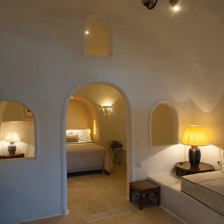 Heliophos Boutique Caves 3* Oia (Santorini)