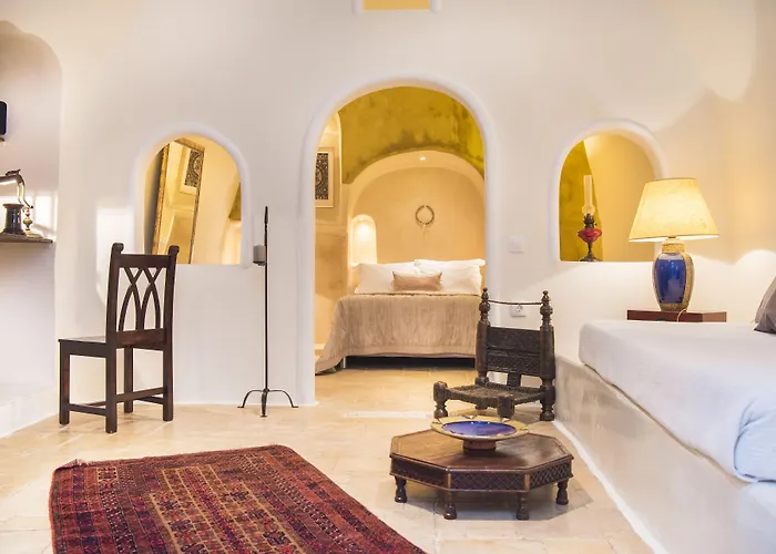 Heliophos Boutique Caves 4* 伊亚