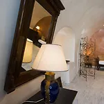 Heliophos Boutique Caves Apart Otel Oia